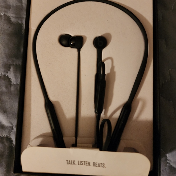 Beats wireless sports headphones - Picture 4 of 4